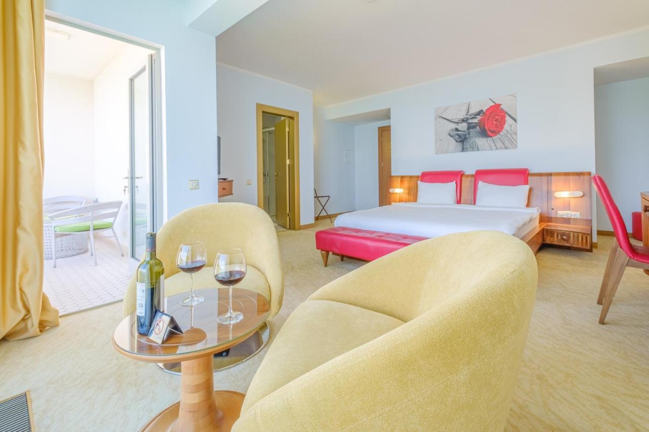 באטומי Castello Mare All Inclusive Resort מראה חיצוני תמונה
